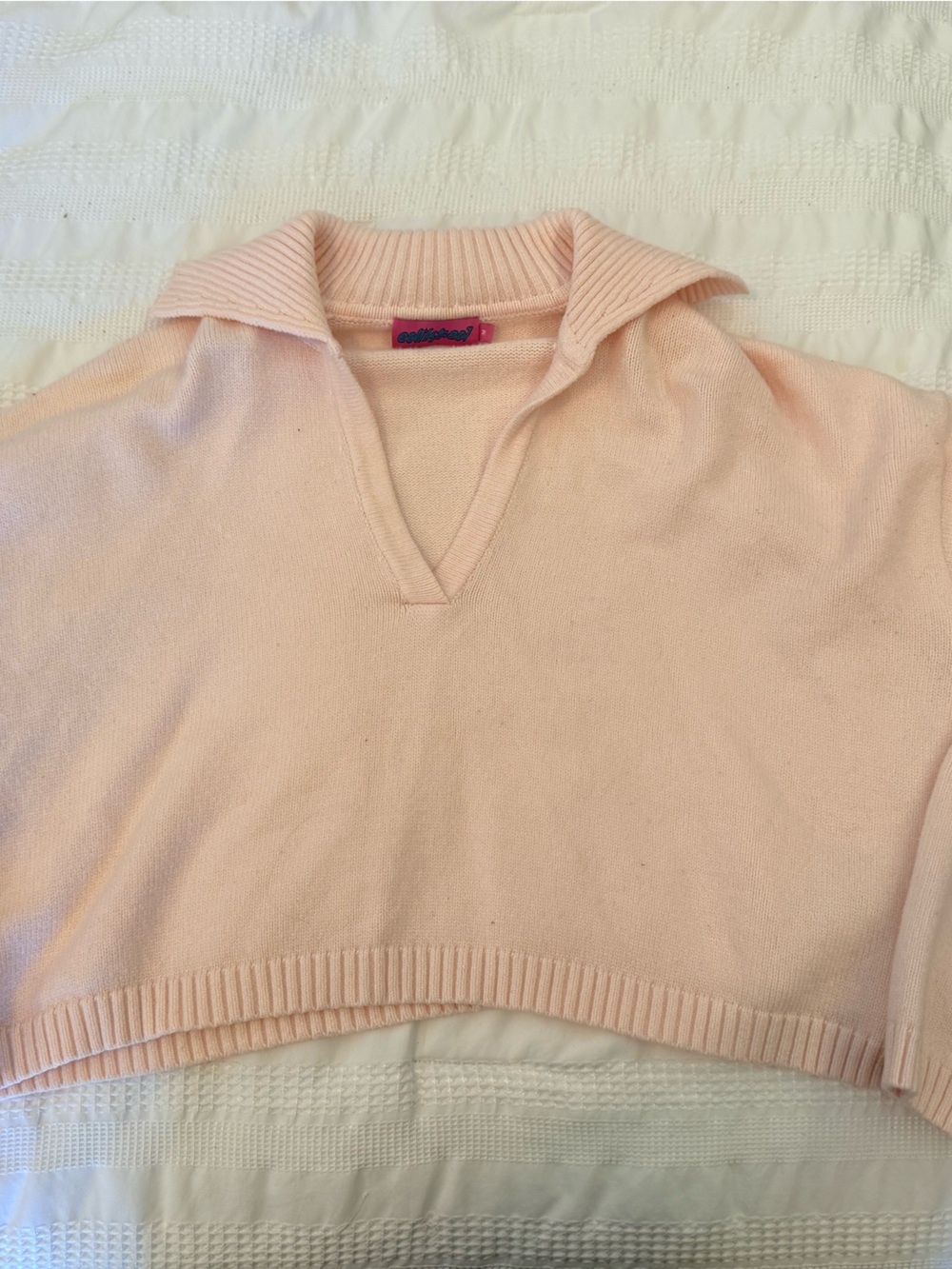 Edikted Blush Pink V‑Neck Cropped Sweater